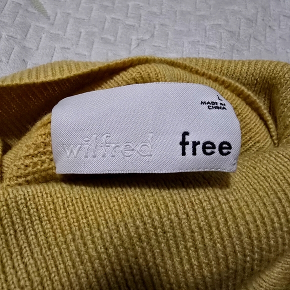Aritzia Wilfred free Batwing - Picture 3 of 4